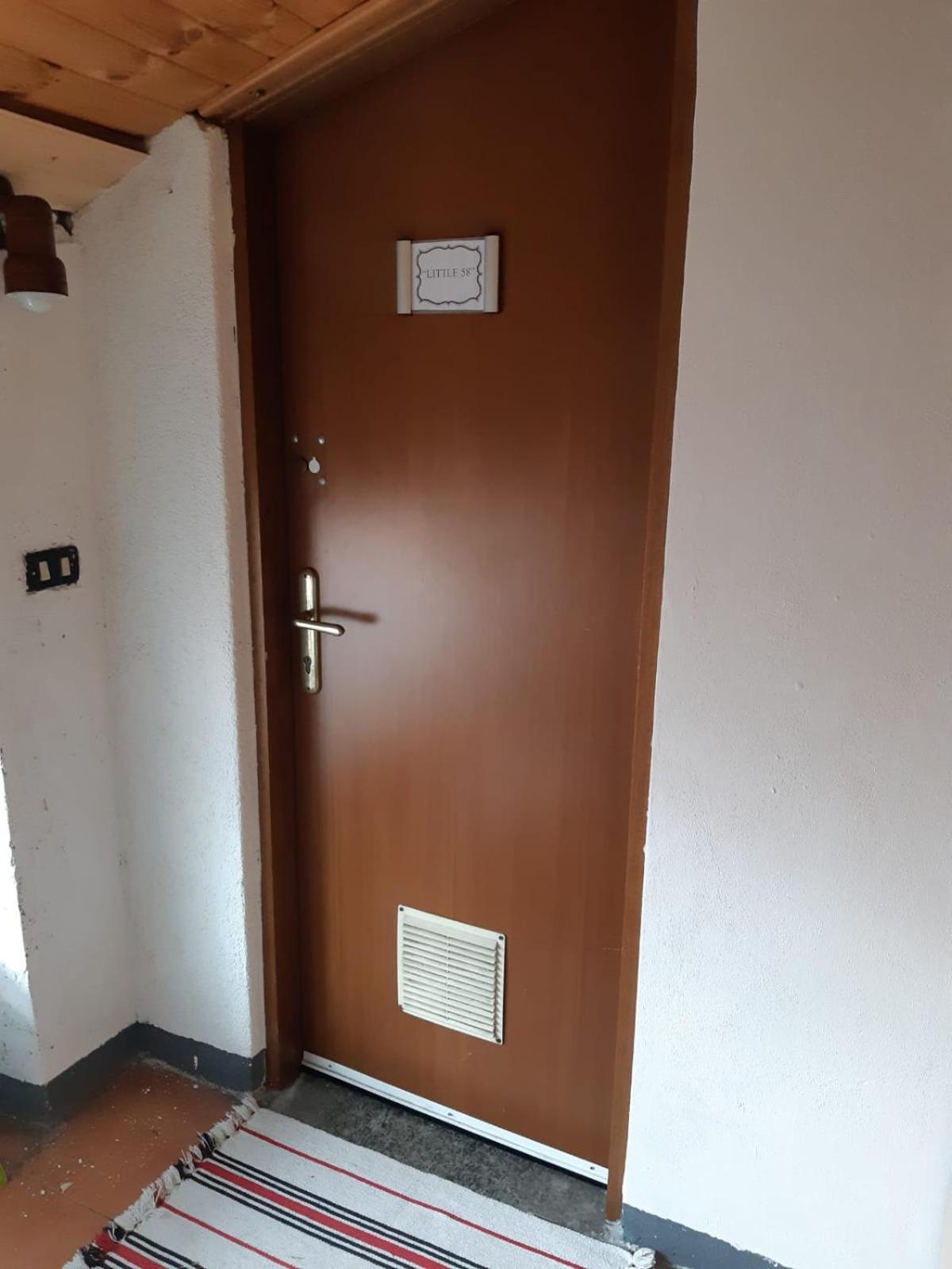 Little 58 Apartment Луино Екстериор снимка