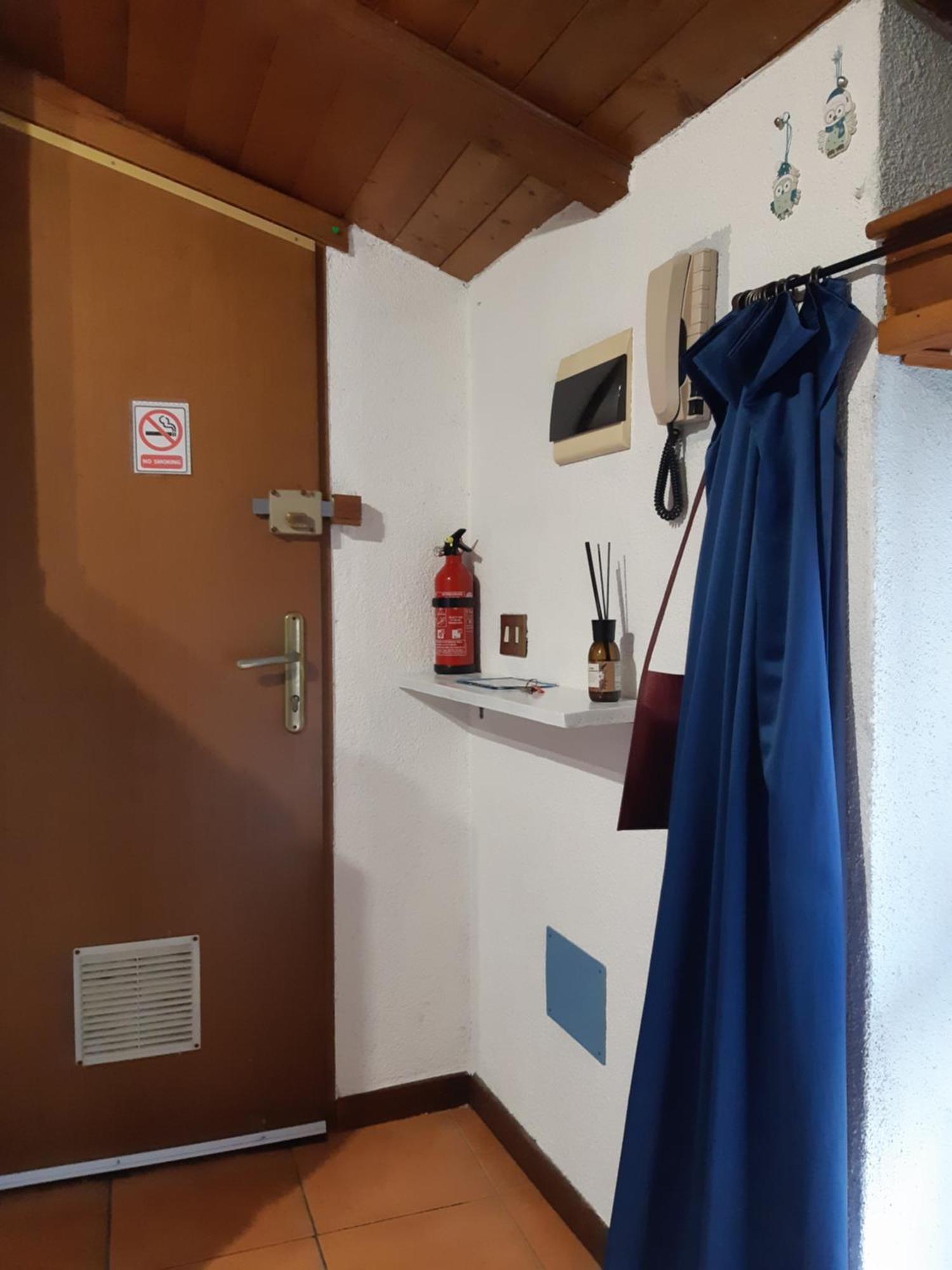 Little 58 Apartment Луино Екстериор снимка